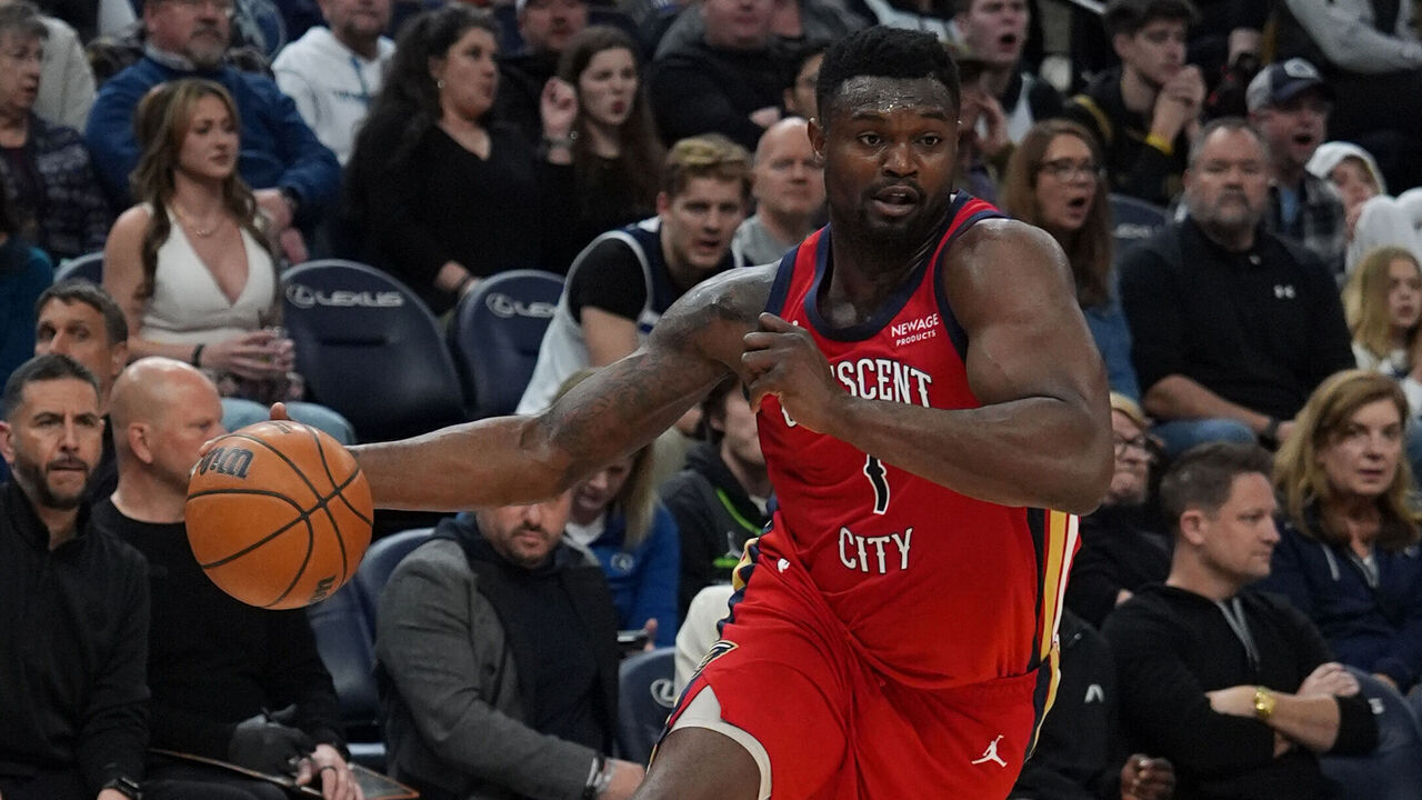MINNEAPOLIS, MN - MARCH 19: Zion Williamson #1 of the New Orleans Pelicans drives to the basket during the game against the Minnesota Timberwolves on March 19, 2025 at Target Center in Minneapolis, Minnesota. Mandatory Copyright Notice: Copyright 2025 NBAE