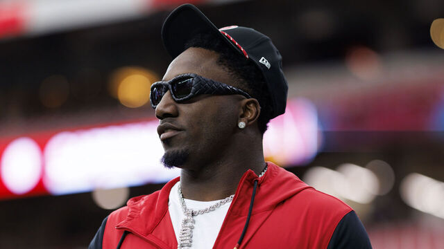 GLENDALE, ARIZONA - JANUARY 5: Wide receiver Deebo Samuel Sr. #1 of the San Francisco 49ers stands on the field prior to an NFL football game against the Arizona Cardinals at State Farm Stadium on January 5, 2025 in Glendale, Arizona.