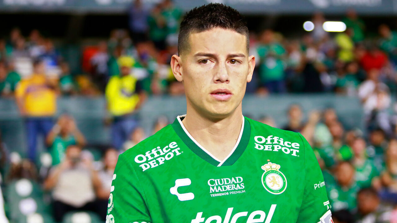 LEON, MEXICO - FEBRUARY 22: James Rodriguez of Leon enters the field prior to the 8th round match between Leon and Tigres UANL as part of the Torneo Clausura 2025 Liga MX at Leon Stadium on February 22, 2025 in Leon, Mexico.