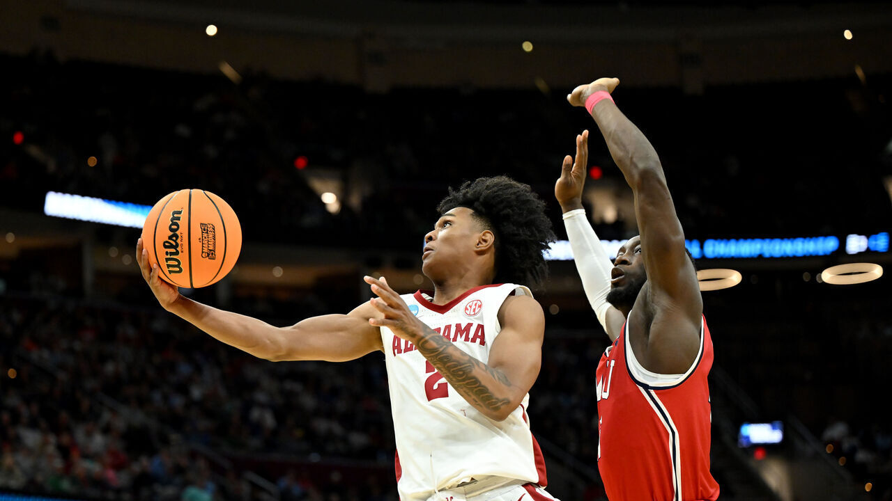 CLEVELAND, OHIO - MARCH 21: Aden Holloway #2 of the Alabama Crimson Tide shoots the ball against the Robert Morris Colonials during the second half in the first round of the NCAA Men's Basketball Tournament at Rocket Mortgage Fieldhouse on March 21, 2025 in Cleveland, Ohio.