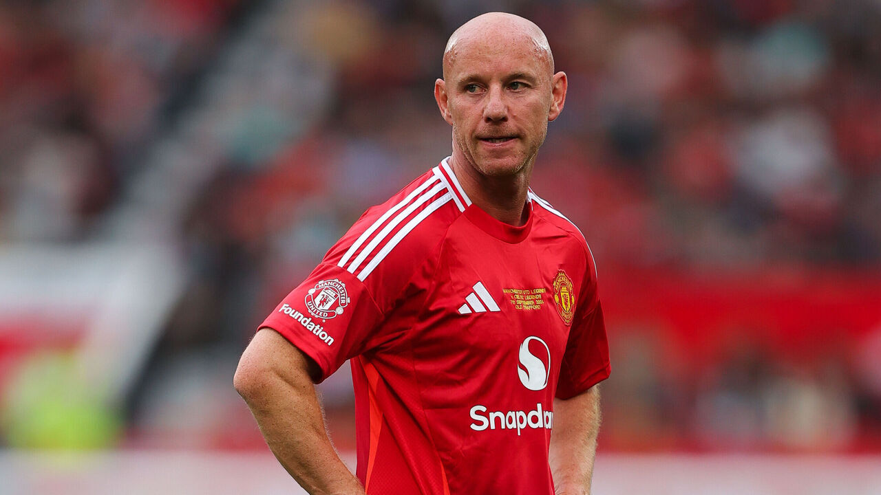 MANCHESTER, ENGLAND - SEPTEMBER 07: Nicky Butt of Manchester United during the Manchester United Foundation charity match between Manchester United Legends and Celtic Legends at Old Trafford on September 07, 2024 in Manchester, England.