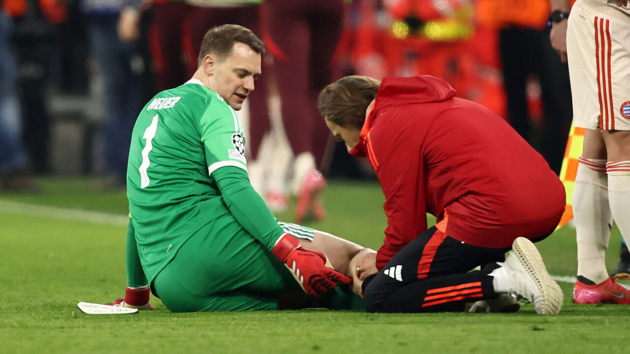 MUNICH, GERMANY - MARCH 05: Manuel Neuer of Bayern Muenchen is injured in the match and has to be substituted during the UEFA Champions League 2024/25 UEFA Champions League 2024/25 Round of 16 first leg match between FC Bayern München and Bayer 04 Leverkusen at on March 05, 2025 in Munich, Germany.