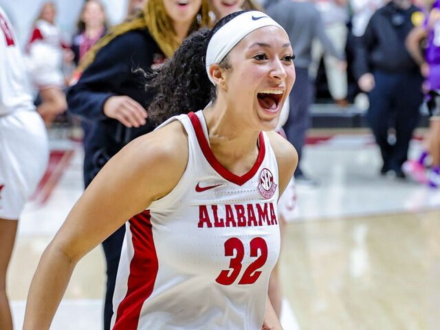 TUSCALOOSA, ALABAMA - FEBRUARY 27: Aaliyah Nye #32 of the Alabama Crimson Tide celebrates an overtime victory over the LSU Lady Tigers at Coleman Coliseum on February 27, 2025 in Tuscaloosa, Alabama.