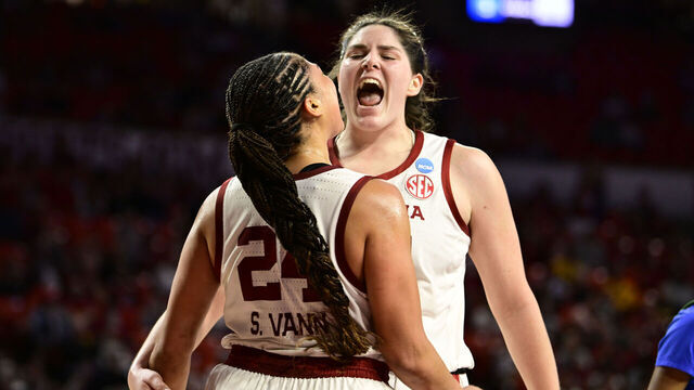 NORMAN, OKLAHOMA - MARCH 22: Raegan Beers #52 and Skylar Vann #24 of the Oklahoma Sooners celebrate during the First Round of the 2025 NCAA Women's Basketball Tournament held at Lloyd Noble Center on March 22, 2025 in Norman, Oklahoma.