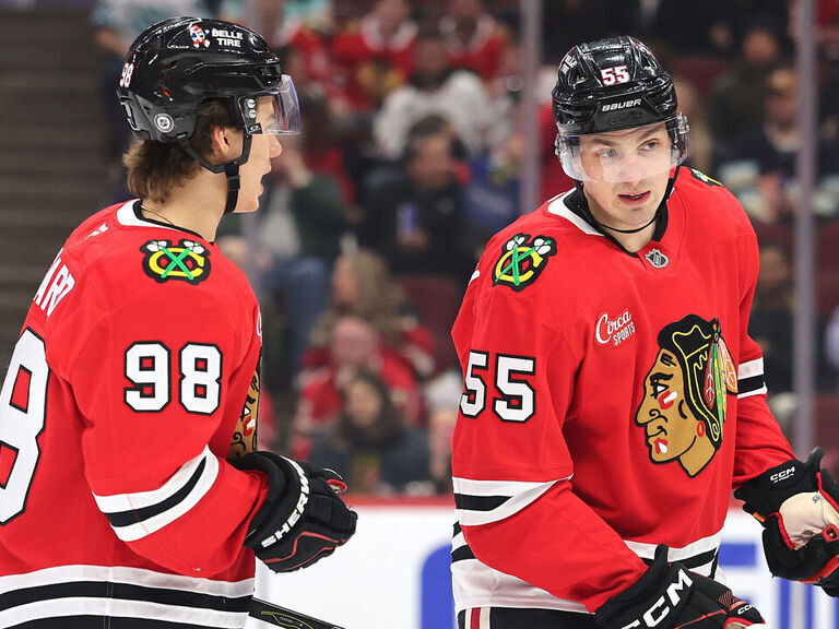 Bedard freut sich, dass die Jugend der Blackhawks „einen Unterschied ...
