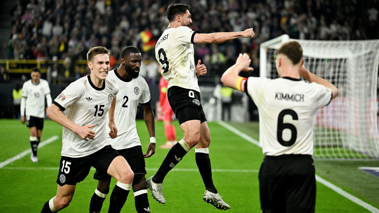 23 March 2025, North Rhine-Westphalia, Dortmund: Soccer: Nations League A, Germany - Italy, play-off round, quarter-finals, second leg, Signal Iduna Park, Germany's Tim Kleindienst (center) celebrates after his goal for 3-0 with Nico Schlotterbeck (l), Antonio Rüdiger (2vl) and Germany's Joshua Kimmich (r). Photo: Bernd Thissen/dpa