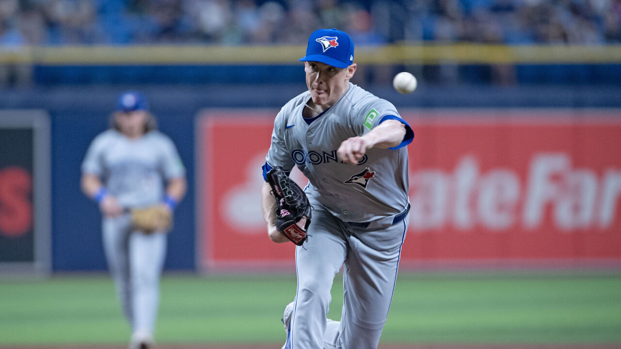 ST PETERSBURG, FLORIDA - SEPTEMBER 22: Ryan Yarbrough #35 of the Toronto Blue Jays delivers a pitch agains the Tampa Bay Rays at Tropicana Field on September 22, 2024 in St Petersburg, Florida.