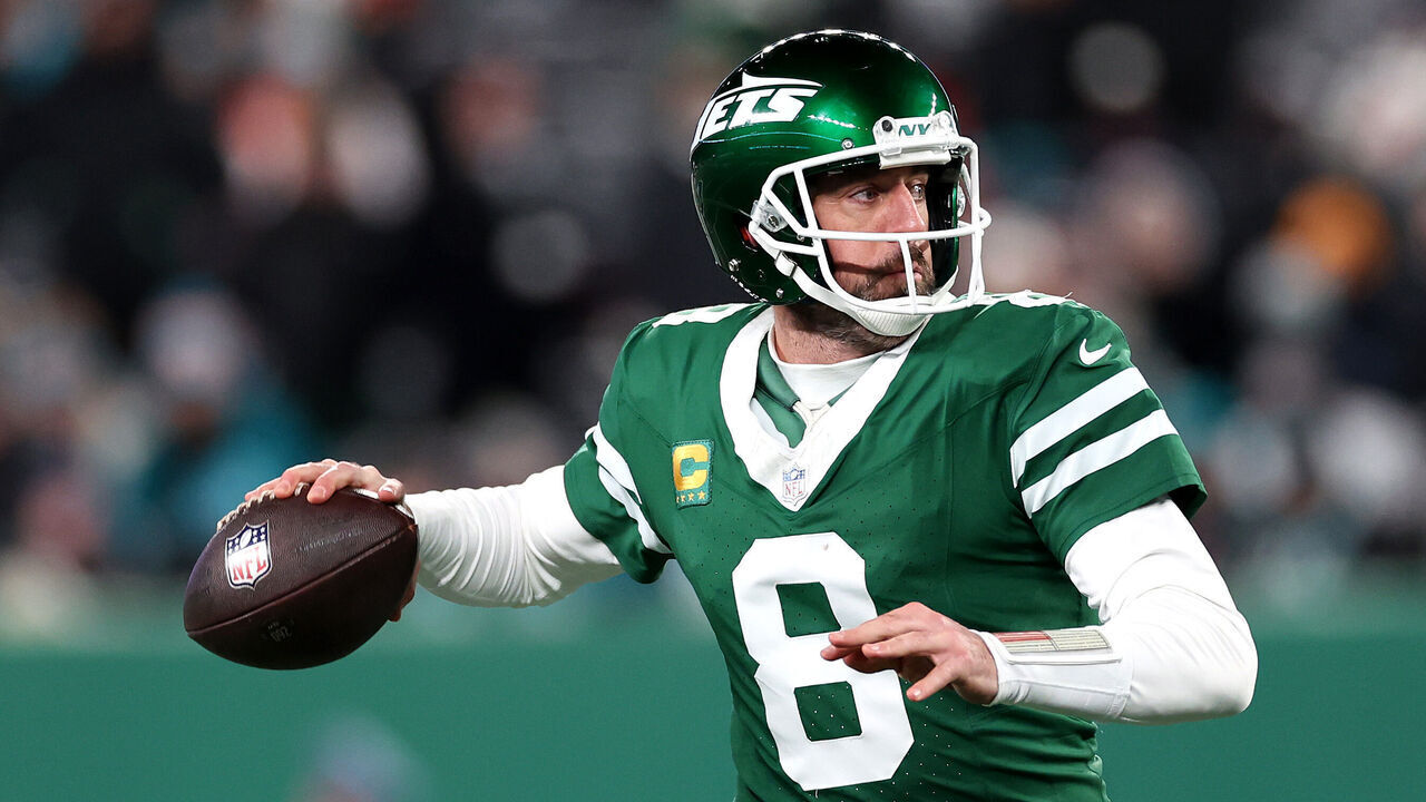EAST RUTHERFORD, NEW JERSEY - JANUARY 05: Aaron Rodgers #8 of the New York Jets in action against the Miami Dolphins at MetLife Stadium on January 05, 2025 in East Rutherford, New Jersey.