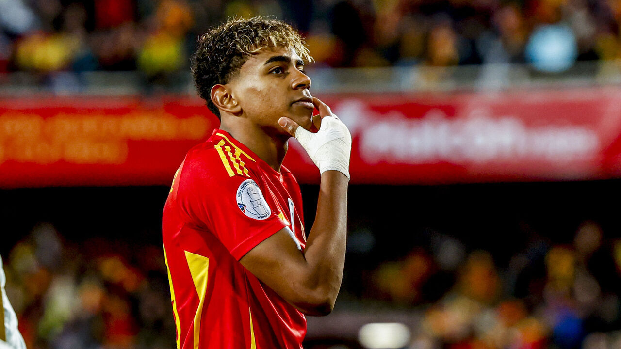 Valencia, Spain - March 23: Lamine Yamal of Spain celebrates with teammates after scoring his teams third goal during the UEFA Nations League Quarterfinal Leg Two match between Spain and Netherlands at Estadio de Mestalla on March 23, 2025 in Valencia, Spain.