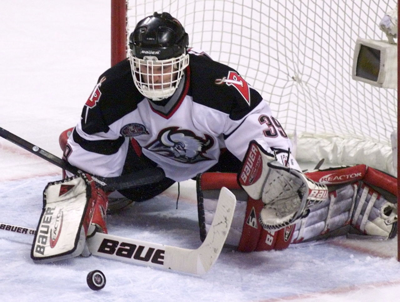 Remembering a Legend: Sabres to Retire Hasek's Number