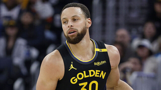 SAN FRANCISCO, CALIFORNIA - MARCH 20: Stephen Curry #30 of the Golden State Warriors dribbles the ball up court against the Toronto Raptors during the first half of an NBA basketball game at Chase Center on March 20, 2025 in San Francisco, California.