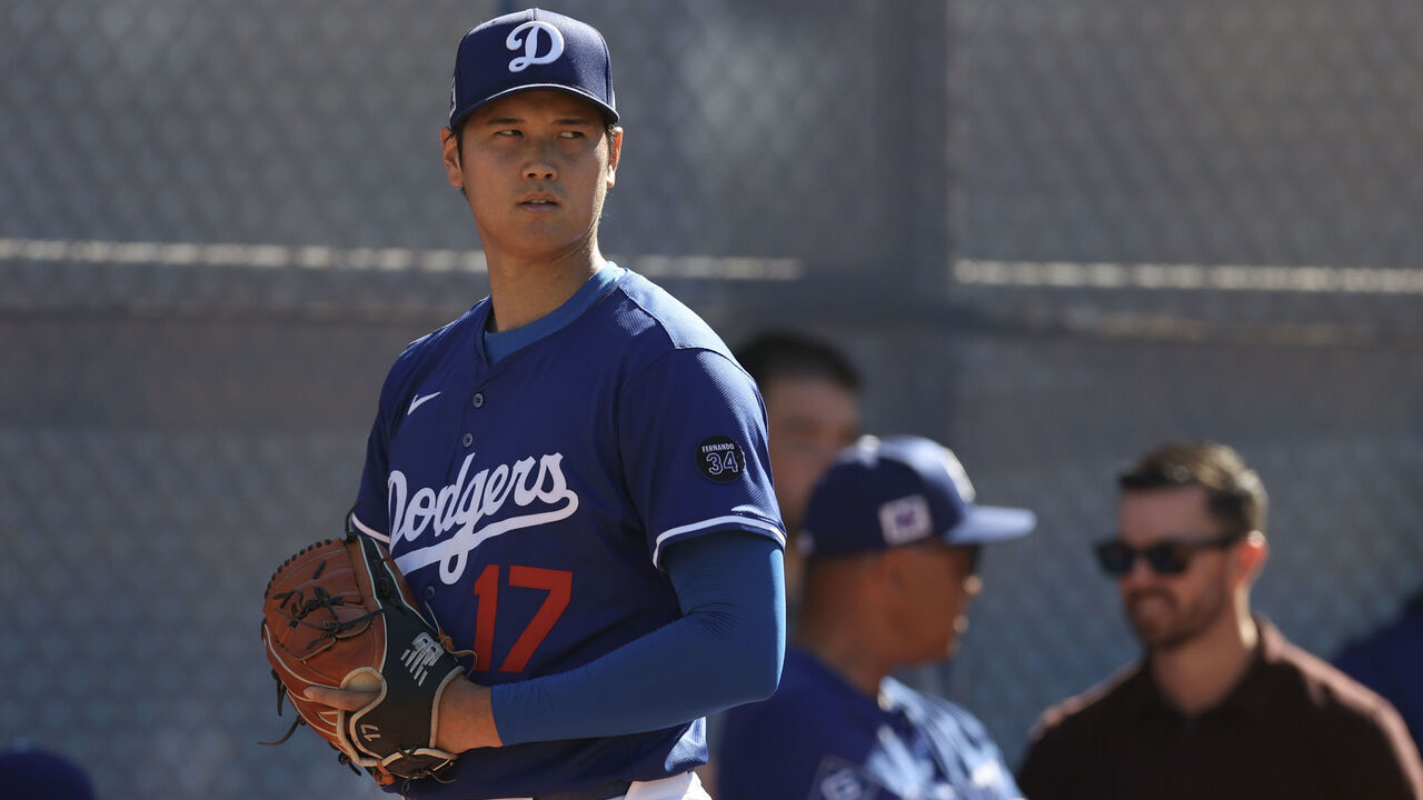 GLENDALE, ARIZONA - FEBRUARY 22: Shohei Ohtani #17 of the Los Angeles Dodgers prepares to throw a pitch before a spring training game against the Kansas City Royals at Camelback Ranch on February 22, 2025 in Glendale, Arizona.