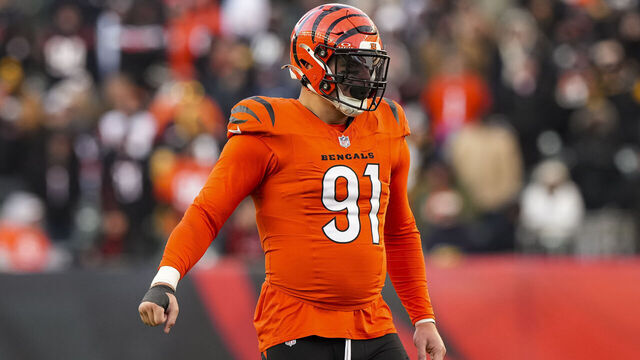 CINCINNATI, OHIO - DECEMBER 1: Defensive end Trey Hendrickson #91 of the Cincinnati Bengals gets set during the second half of an NFL football game against the Pittsburgh Steelers, at Paycor Stadium on December 1, 2024 in Cincinnati, Ohio.