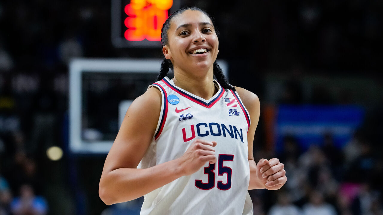 STORRS, CONNECTICUT - MARCH 22: Azzi Fudd #35 of the Connecticut Huskies plays against the Arkansas State Red Wolves during a first round game of the women’s NCAA basketball tournament at the Harry A. Gampel Pavilion on March 22, 2025 in Storrs, Connecticut.