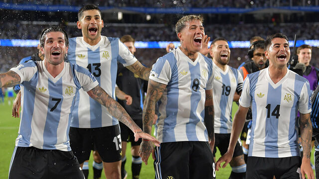 BUENOS AIRES, ARGENTINA - MARCH 25: Rodrigo De Paul, Cristian Romero, Enzo Fernández and Exequiel Palacios of Argentina celebrate after winning the South of American FIFA World Cup 2026 Qualifier between Argentina and Brazil at Estadio Más Monumental Antonio Vespucio Liberti on March 25, 2025 in Buenos Aires, Argentina.