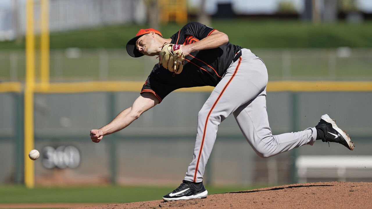 SCOTTSDALE, ARIZONA - FEBRUARY 19: Tyler Rogers #71 of the San Francisco Giants pitches during live baseball practice at Scottsdale Stadium on February 19, 2025 in Scottsdale, Arizona.