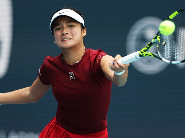 19-year-old Eala stuns Swiatek at Miami Open | theScore