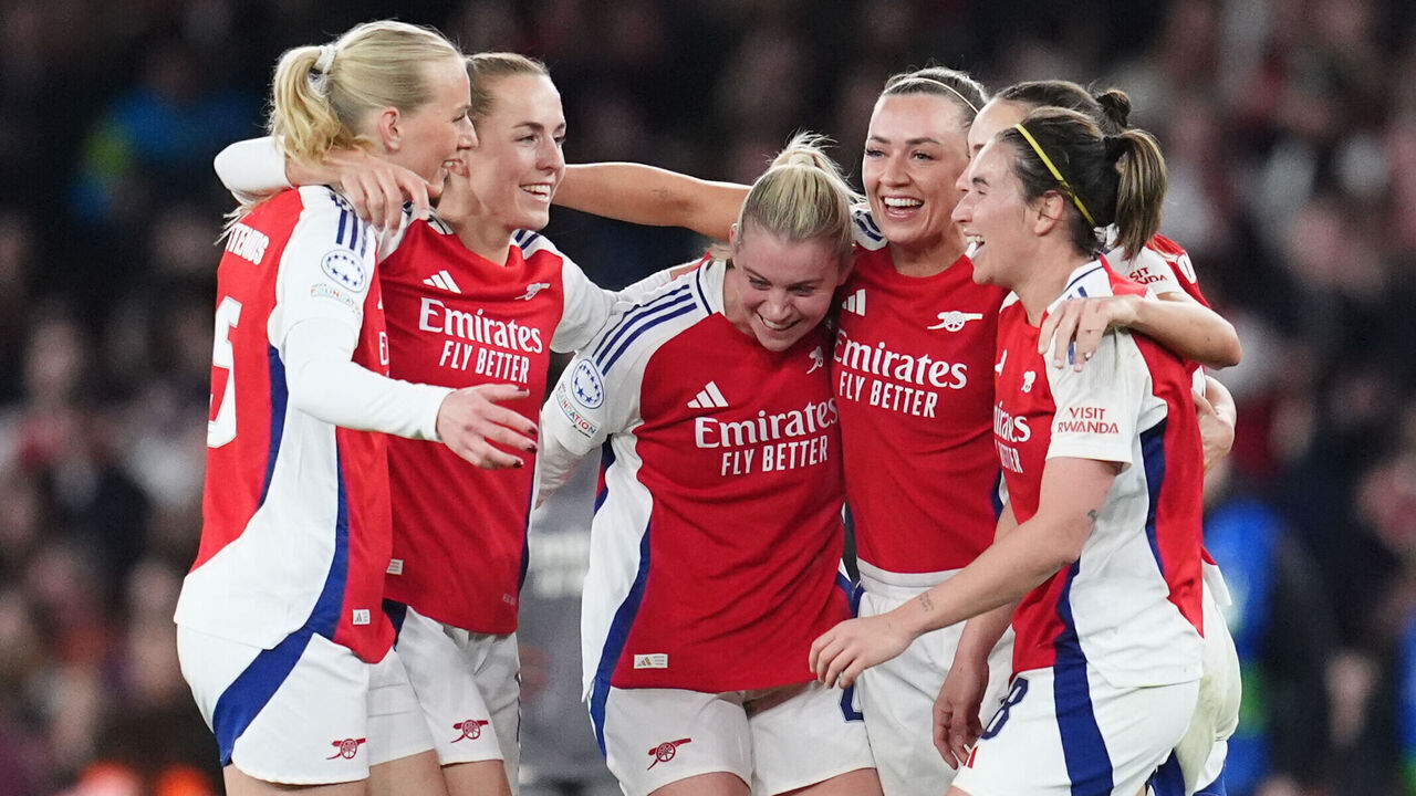 Arsenal's Alessia Russo (centre) and team-mates celebrate qualifying for the semi finals following victory in the UEFA Women's Champions League, quarter-final, second leg match at the Emirates Stadium, London. Picture date: Wednesday March 26, 2025.