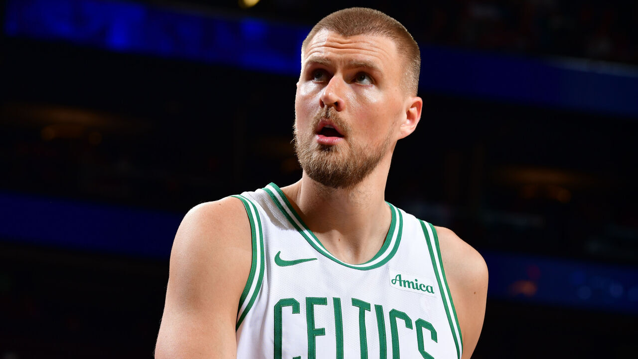 PHOENIX, AZ - MARCH 26: Kristaps Porzingis #8 of the Boston Celtics =lo against the Phoenix Suns on March 26, 2025 at Footprint Center in Phoenix, Arizona. Mandatory Copyright Notice: Copyright 2025 NBAE