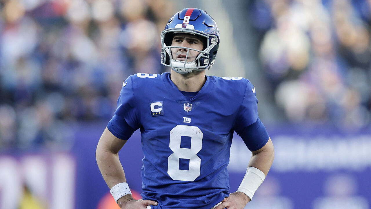 EAST RUTHERFORD, NEW JERSEY - JANUARY 01: (NEW YORK DAILIES OUT) Daniel Jones #8 of the New York Giants in action against the Indianapolis Colts at MetLife Stadium on January 01, 2023 in East Rutherford, New Jersey. The Giants defeated the Colts 38-10.