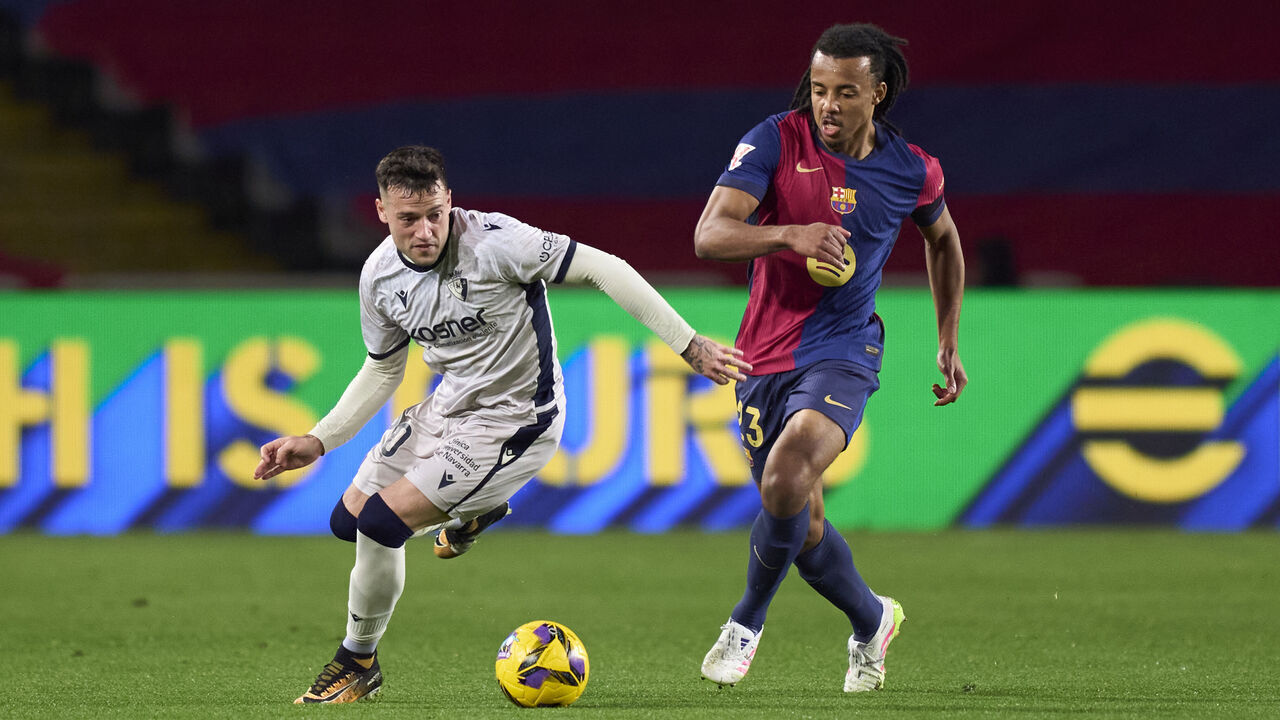 BARCELONA, SPAIN - MARCH 27: Jose Arnaiz of CA Osasuna battles for possession with Jules Kounde of FC Barcelona during the LaLiga EA Sports match between FC Barcelona and CA Osasuna at Estadi Olimpic Lluis Companys on March 27, 2025 in Barcelona, Spain.