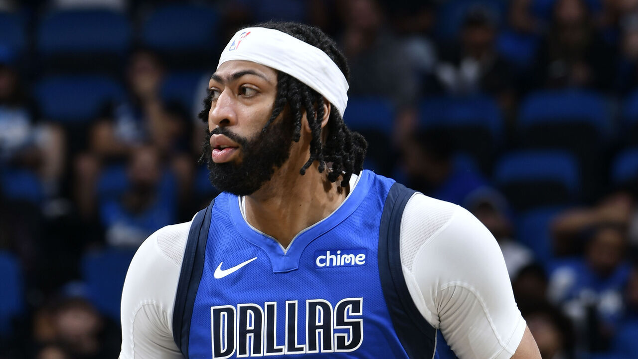 ORLANDO, FL - MARCH 27: Anthony Davis #3 of the Dallas Mavericks looks on during the game against the Orlando Magic on March 27, 2025 at Kia Center in Orlando, Florida. Mandatory Copyright Notice: Copyright 2025 NBAE