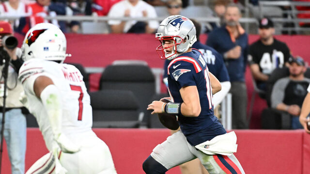 GLENDALE, ARIZONA - DECEMBER 15: Drake Maye #10 of the New England Patriots scores a rushing touchdown against the Arizona Cardinals at State Farm Stadium on December 15, 2024 in Glendale, Arizona.