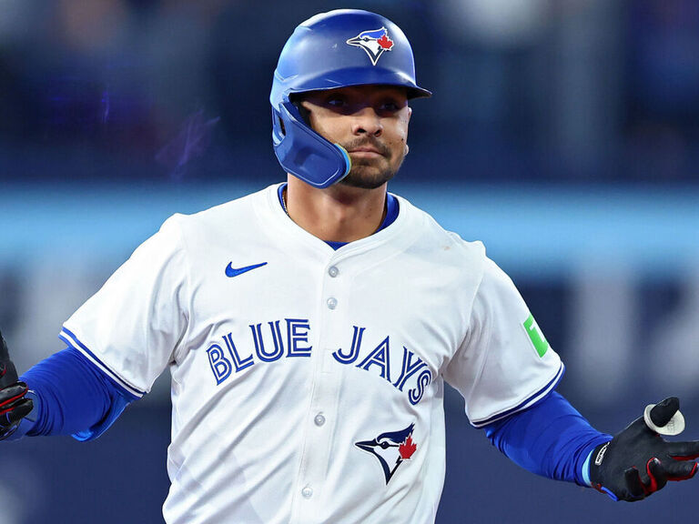 Blue Jays place Giménez on IL with quad strain