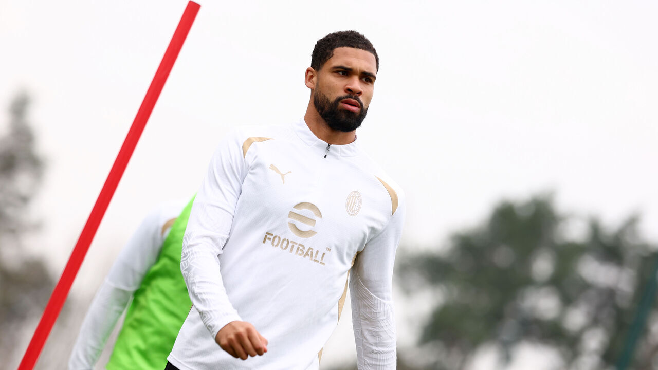 CAIRATE, ITALY - MARCH 21: Ruben Loftus-Cheek of AC Milan looks on during an AC Milan Training Session at Milanello on March 21, 2025 in Cairate, Italy.