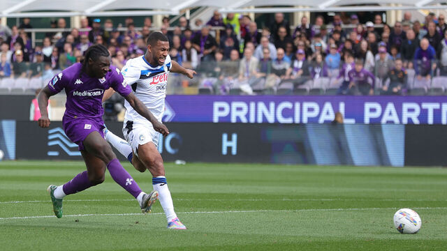 FLORENCE, ITALY - MARCH 30: Moise Kean of ACF Fiorentina scores a goal during the Serie A match between Fiorentina and Atalanta at Stadio Artemio Franchi on March 30, 2025 in Florence, Italy.