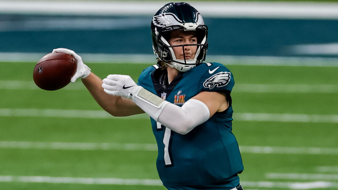 NEW ORLEANS, LA - FEBRUARY 09: QB Kenny Pickett #7 of the Philadelphia Eagles throws a pass during Super Bowl LIX between the Kansas City Chiefs and the Philadelphia Eagles on Sunday, February 9, 2025 at the Caesars Superdome in New Orleans, LA.