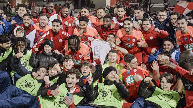 Cannes' team players celebrate their victory after winning the French Cup (Coupe de France) round of 16 football match between AS Cannes and SU Dives Cabourg at Pierre-de-Coubertin in Cannes, southeastern France on February 5, 2025.