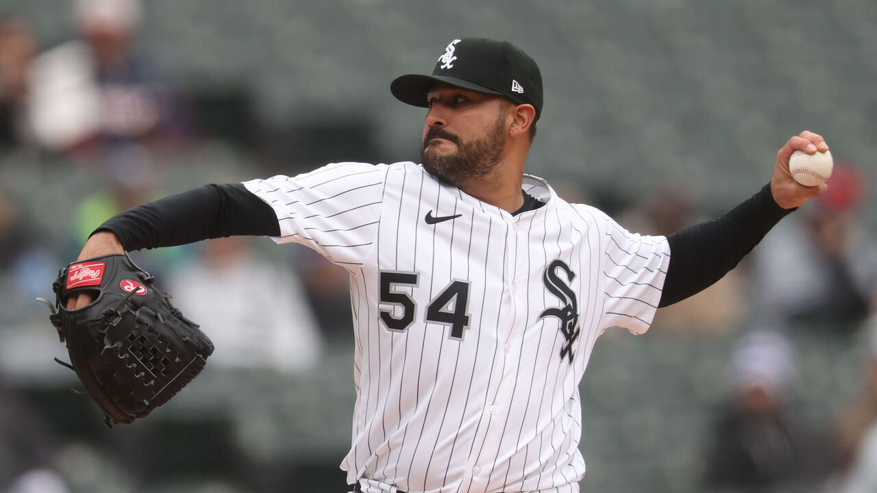 CHICAGO, ILLINOIS - MARCH 31: Martín Pérez #54 of the Chicago White Sox delvers a pitch during the first inning against the Minnesota Twins at Rate Field on March 31, 2025 in Chicago, Illinois.
