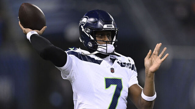 CHICAGO, ILLINOIS - DECEMBER 26: Geno Smith #7 of the Seattle Seahawks warms up prior to the game against the Chicago Bears at Soldier Field on December 26, 2024 in Chicago, Illinois.
