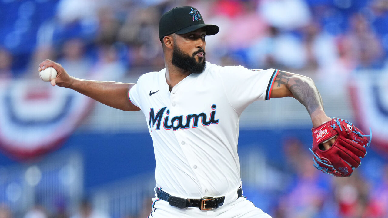 MIAMI, FLORIDA - APRIL 01: Sandy Alcantara #22 of the Miami Marlins throws a pitch against the New York Mets during the first inning at loanDepot park on April 01, 2025 in Miami, Florida.