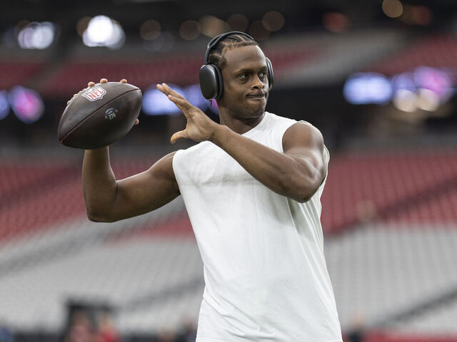 GLENDALE, ARIZONA - DECEMBER 8: Geno Smith #7 of the Seattle Seahawks looks to pass prior to an NFL Football game against the Arizona Cardinals at State Farm Stadium on December 08, 2024 in Glendale, Arizona.