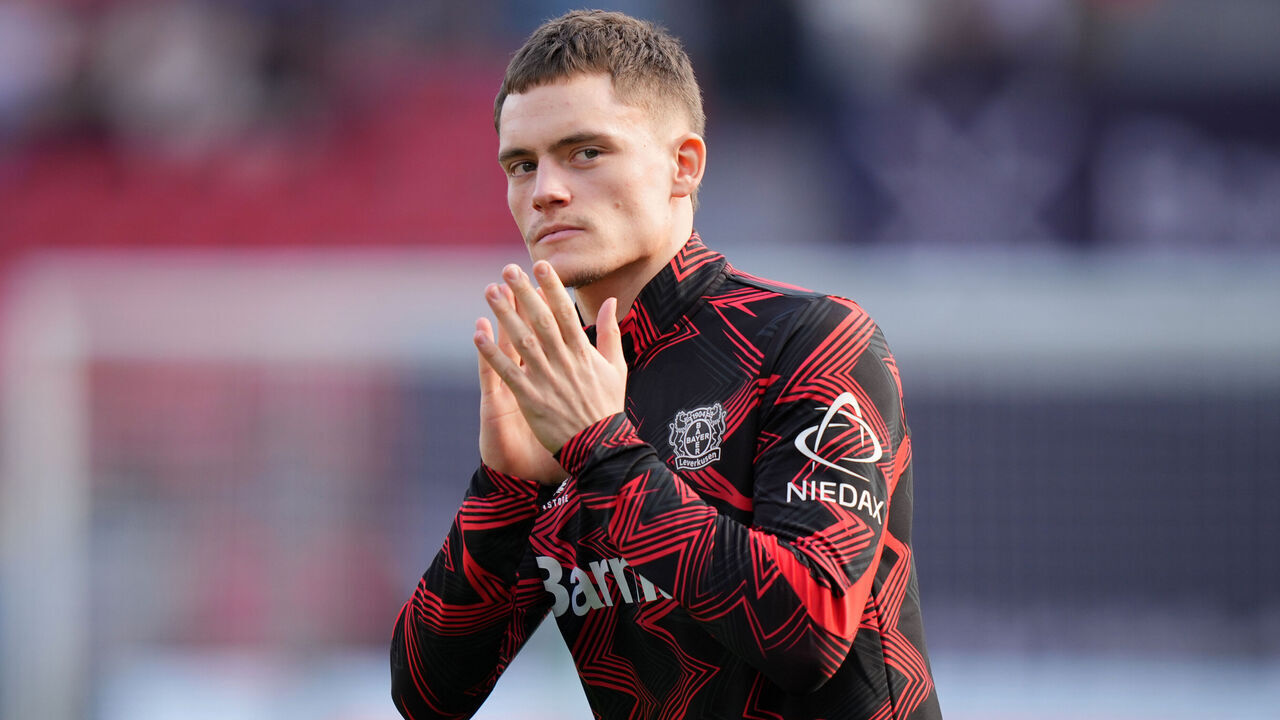 LEVERKUSEN, GERMANY - MARCH 08: Florian Wirtz of Bayer 04 Leverkusen enters the pitch prior to the Bundesliga match between Bayer 04 Leverkusen and SV Werder Bremen at the BayArena on March 08, 2025 in Leverkusen, Germany.