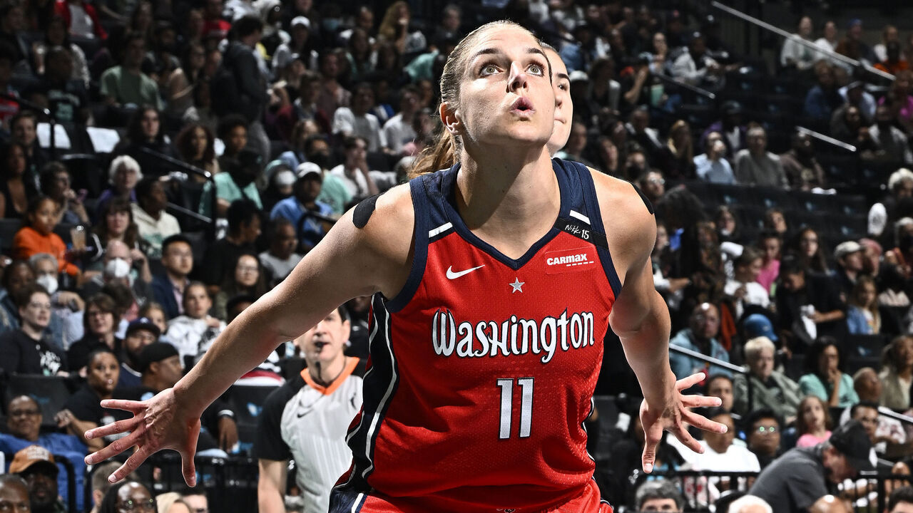 BROOKLYN, NY - SEPTEMBER 19: Elena Delle Donne #11 of the Washington Mystics boxes out against the New York Liberty during the 2023 WNBA Playoffs on September 19, 2023 in Brooklyn, New York. Mandatory Copyright Notice: Copyright 2023 NBAE