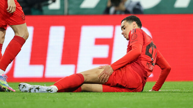 AUGSBURG, GERMANY - APRIL 04: Jamal Musiala of Bayern Muenchen is injured in the match and has to be substituted during the Bundesliga match between FC Augsburg and FC Bayern München at WWK-Arena on April 04, 2025 in Augsburg, Germany.