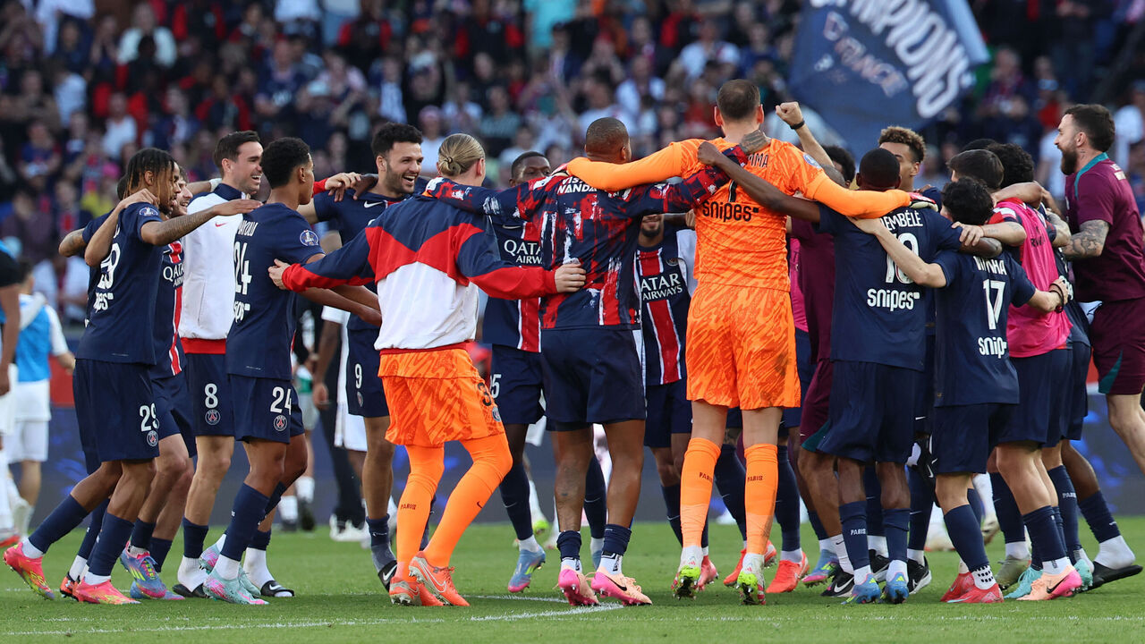 Paris-Saint Germain's players celebrate after winning the match and the French championship title after the French L1 football match between Paris Saint-Germain (PSG) and SCO Angers at The Parc des Princes Stadium in Paris on April 5, 2025.
