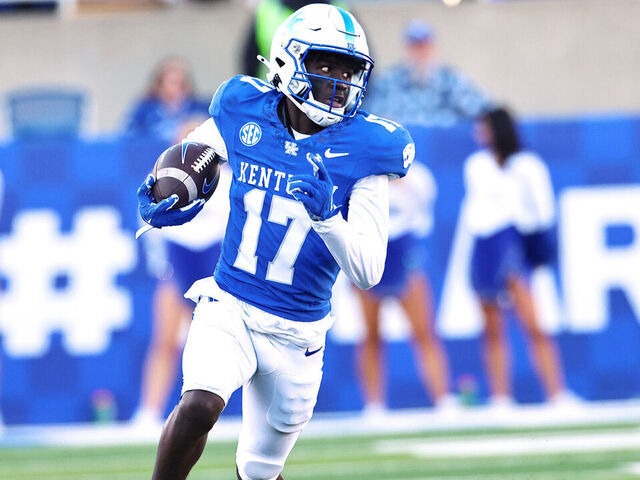 LEXINGTON, KY - NOVEMBER 16: Kentucky Wildcats wide receiver Hardley Gilmore IV (17) runs the ball in a game between the Murray State Racers and the Kentucky Wildcats on November 16, 2024, at Kroger Field in Lexington, KY.