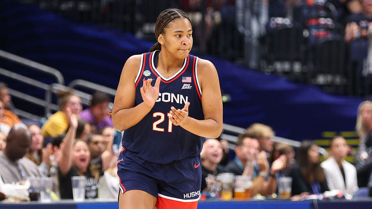 TAMPA, FL - APRIL 04: UConn Huskies forward Sarah Strong (21) reacts during the 2025 NCAA Div I Women's Championship Final Four game between UConn Huskies and UCLA Bruins on April 4, 2025, at Amalie Arena in Tampa, FL.