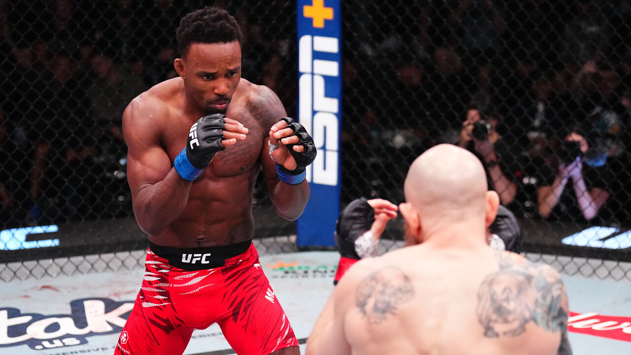 Murphy edges out Emmett in UFC main event to stay undefeated | theScore.com