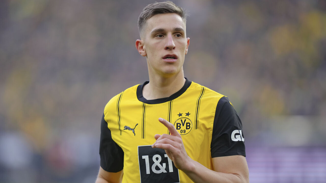 DORTMUND, GERMANY - MARCH 30: Nico Schlotterbeck of Borussia Dortmund looks on during the Bundesliga match between Borussia Dortmund and 1. FSV Mainz 05 at Signal Iduna Park on March 30, 2025 in Dortmund, Germany.