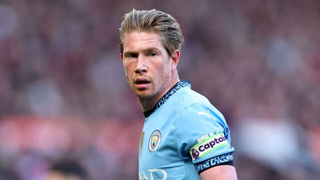 MANCHESTER, ENGLAND - APRIL 6: Kevin De Bruyne of Manchester City during the Premier League match between Manchester United FC and Manchester City FC at Old Trafford on April 6, 2025 in Manchester, England.