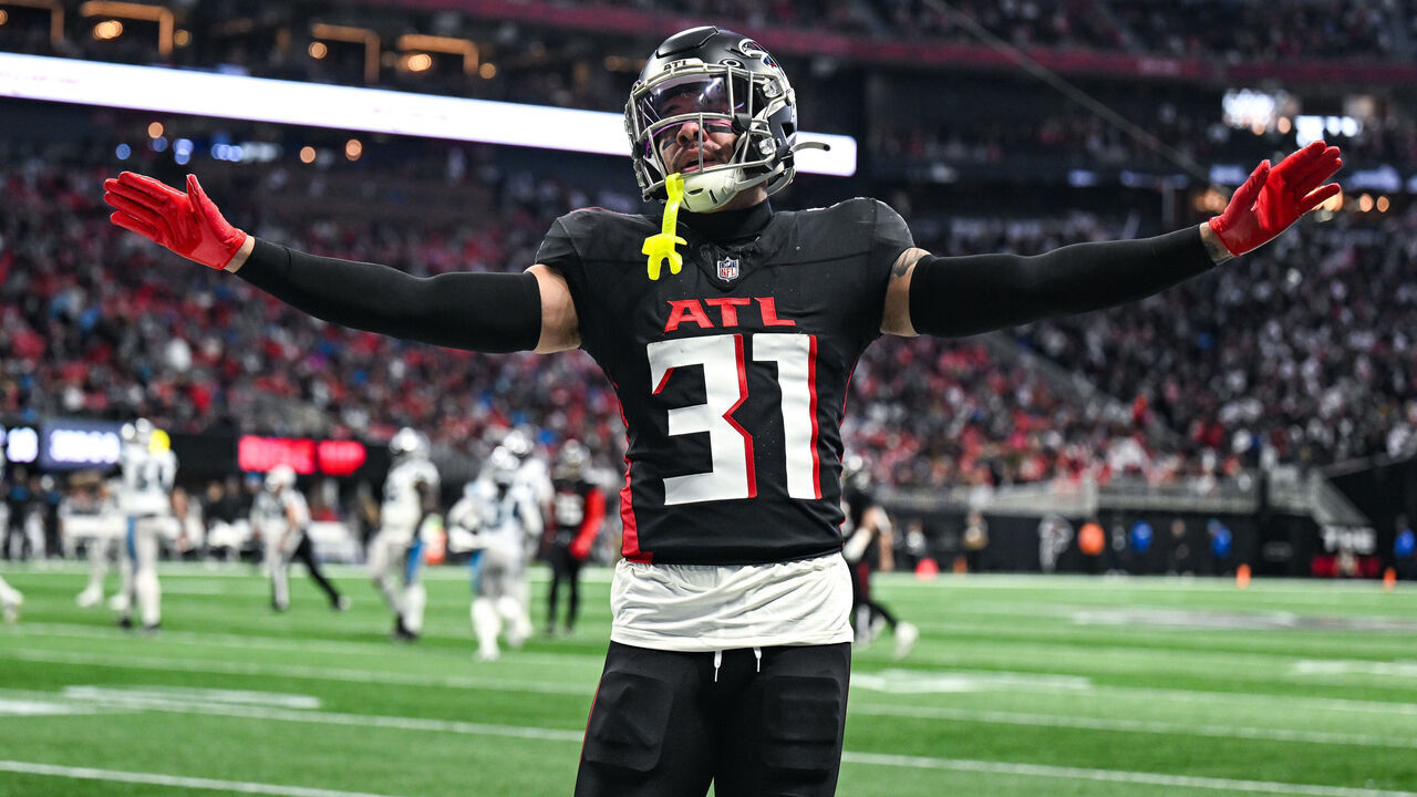 ATLANTA, GA JANUARY 05: Atlanta safety Justin Simmons (31) reacts during the NFL game between the Carolina Panthers and the Atlanta Falcons on January 5th, 2025 at Mercedes-Benz Stadium in Atlanta, GA.