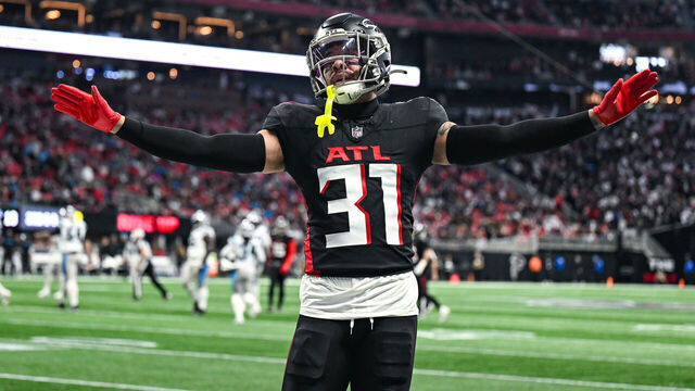 ATLANTA, GA JANUARY 05: Atlanta safety Justin Simmons (31) reacts during the NFL game between the Carolina Panthers and the Atlanta Falcons on January 5th, 2025 at Mercedes-Benz Stadium in Atlanta, GA.