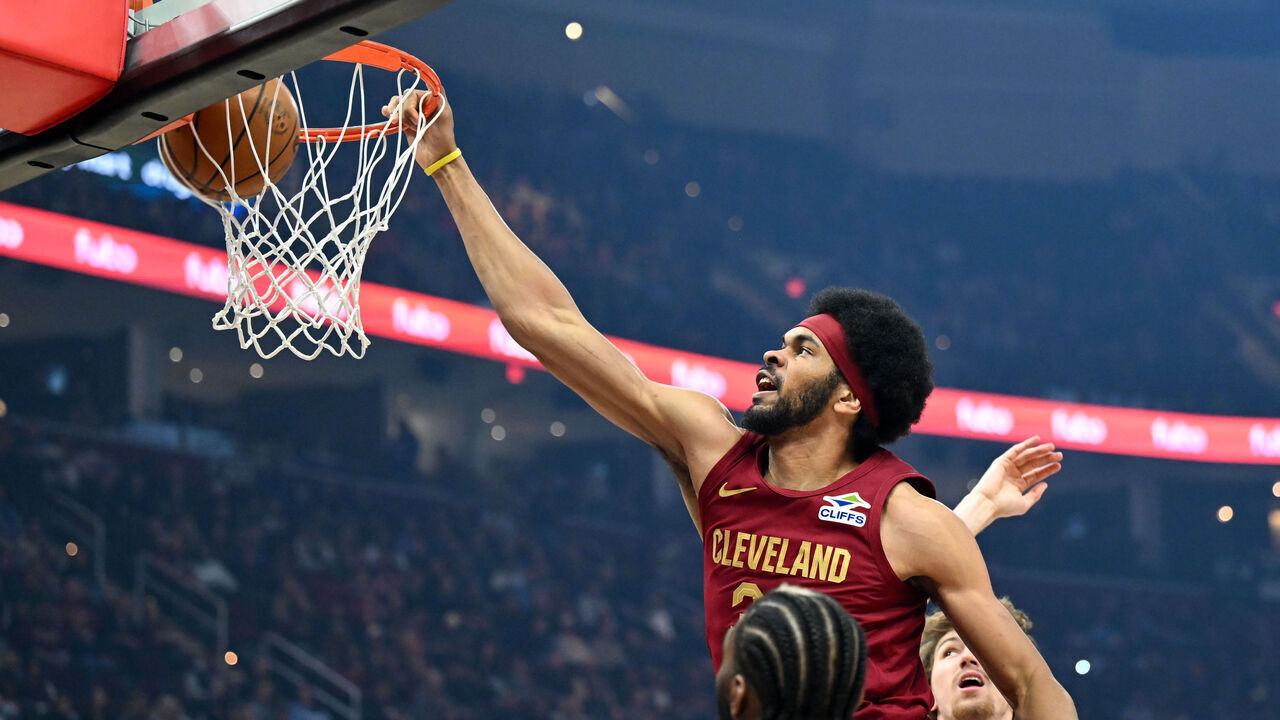 CLEVELAND, OHIO - APRIL 08: Jarrett Allen #31 of the Cleveland Cavaliers dunks during the first half against the Chicago Bulls at Rocket Arena on April 08, 2025 in Cleveland, Ohio.