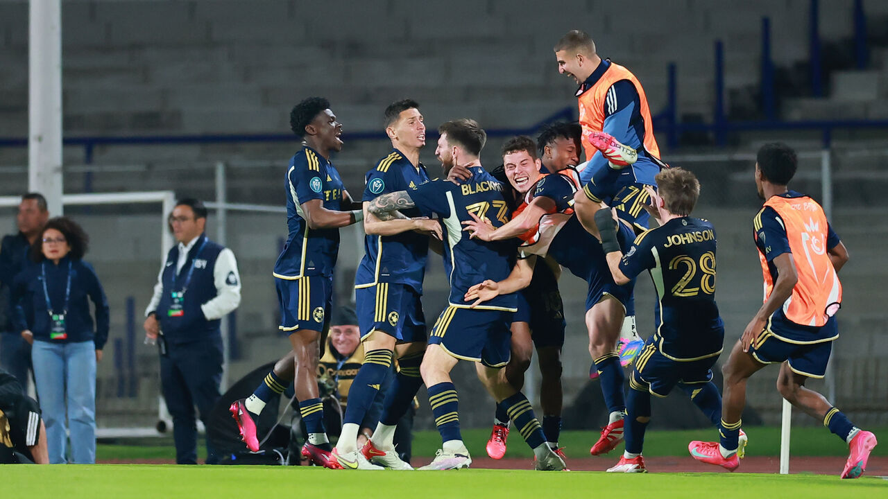 MEXICO CITY, MEXICO - APRIL 09: Tristan Blackmon of Vancouver Whitecaps celebrates with teammates after scoring the team's second goal during the 2025 Concacaf Champions Cup match between Pumas UNAM and Whitecaps at Olimpico Universitario Stadium on April 09, 2025 in Mexico City, Mexico.