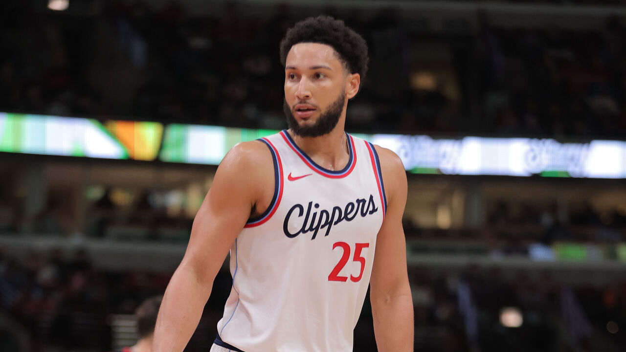 CHICAGO, IL - FEBRUARY 26: Ben Simmons #25 of the LA Clippers looks on during the second half against the Chicago Bulls on February 26, 2025 at the United Center in Chicago, Illinois.